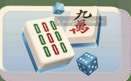 阳光穿过树叶洒落草坪